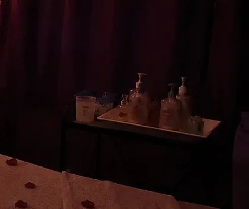 Masaj odasındaki yağ tepsisi — Lila Spa, Çatalca misafirlerine hizmet veren salon